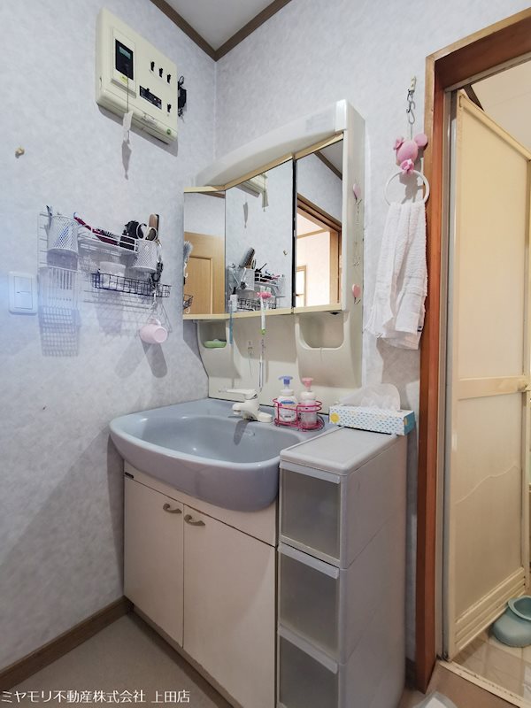 上田市上野　中古戸建 内観写真（洗面台・洗面所）