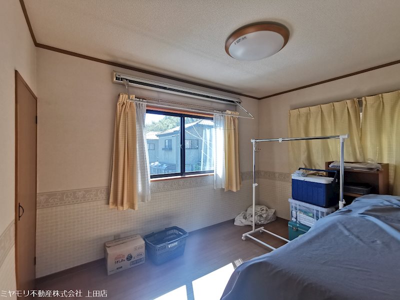 上田市上野　中古戸建 内観写真（リビング以外の居室）