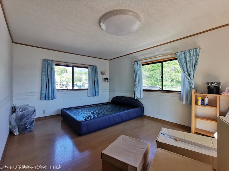 上田市上野　中古戸建 内観写真（リビング以外の居室）