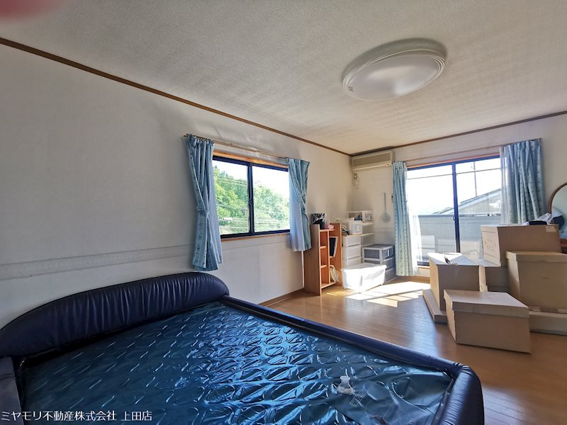 上田市上野　中古戸建 内観写真（リビング以外の居室）