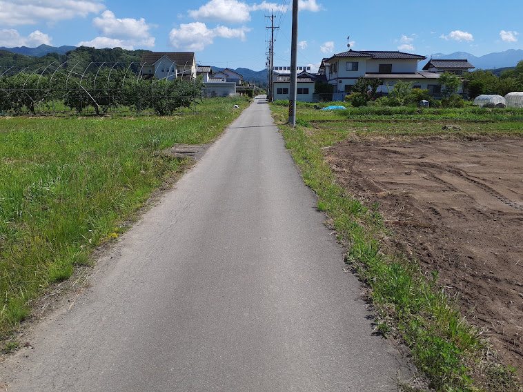 佐久穂町宿岩　土地 現地写真（前面道路含む現地写真）