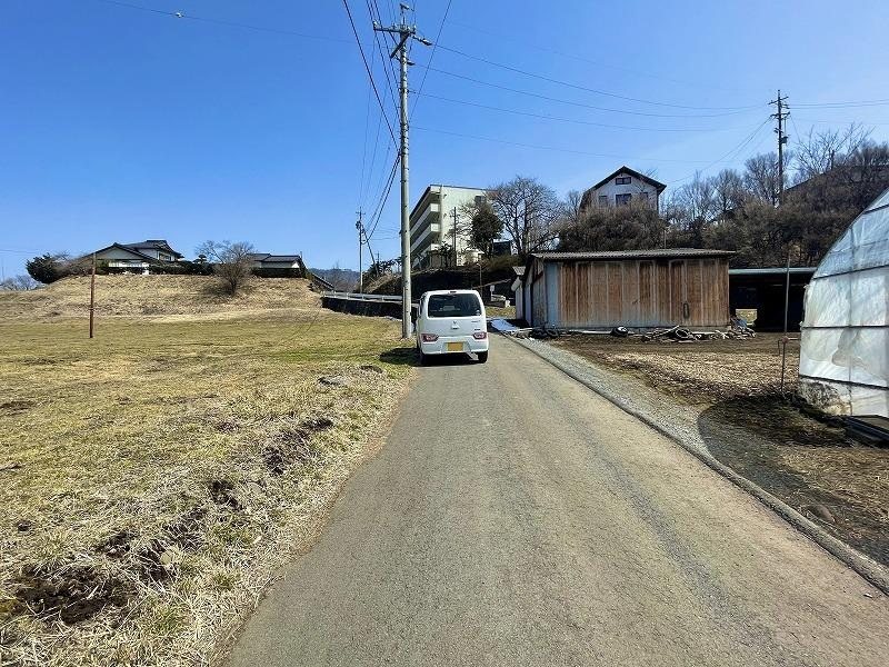 佐久市上平尾　土地 現地写真（前面道路含む現地写真）