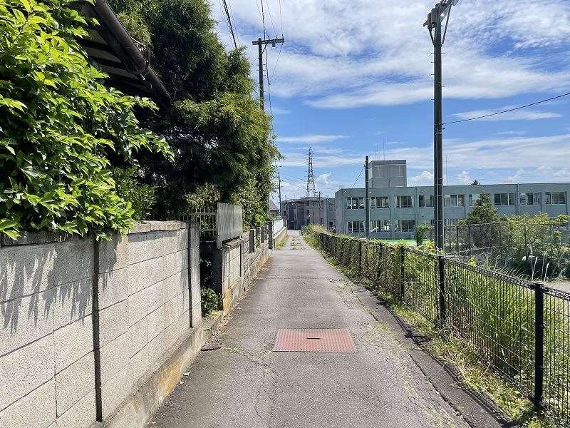 小諸市三和三丁目　土地 現地写真（前面道路含む現地写真）