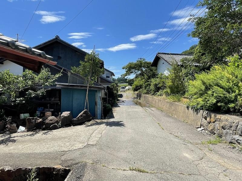 小諸市諸　土地 現地写真（前面道路含む現地写真）