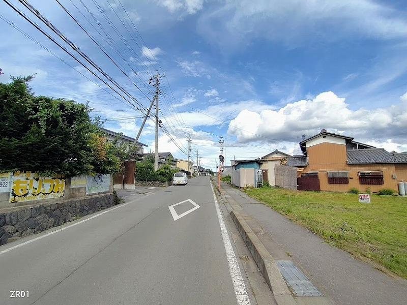 小諸市塩野　土地 現地写真（前面道路含む現地写真）