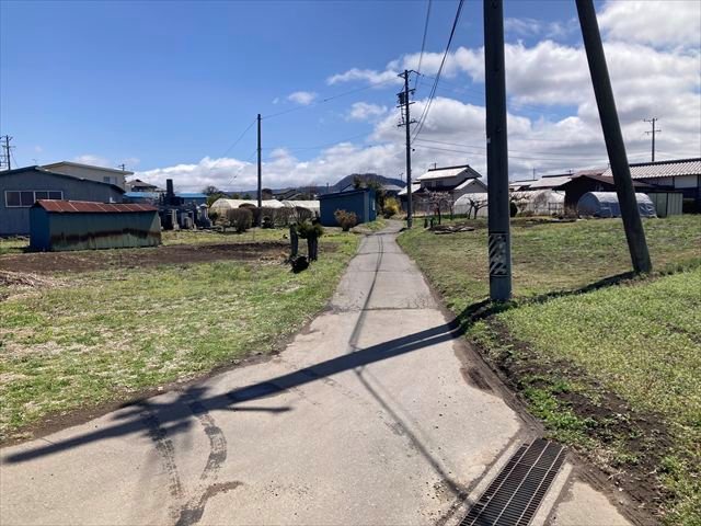 小諸市御影新田　土地 現地写真（前面道路含む現地写真）