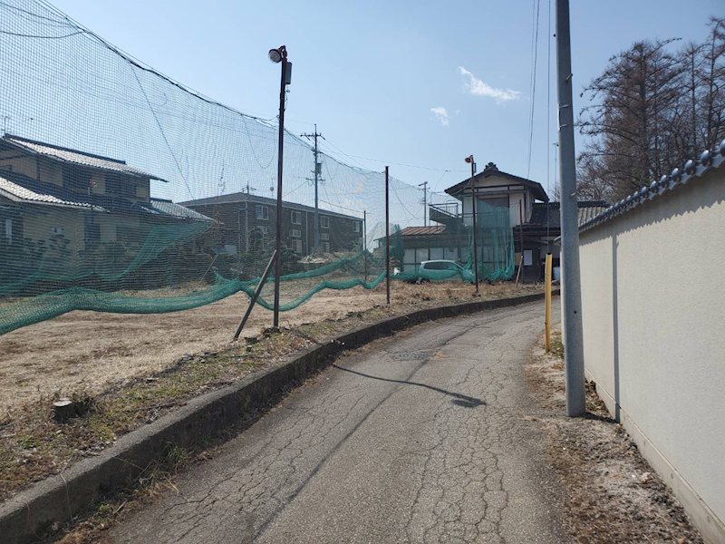 佐久市常田　土地 現地写真（前面道路含む現地写真）