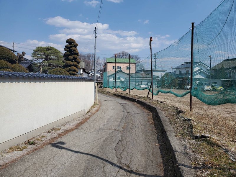 佐久市常田　土地 現地写真（前面道路含む現地写真）