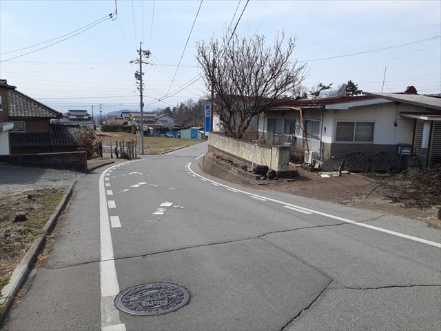 小諸市加増　土地 現地写真（前面道路含む現地写真）