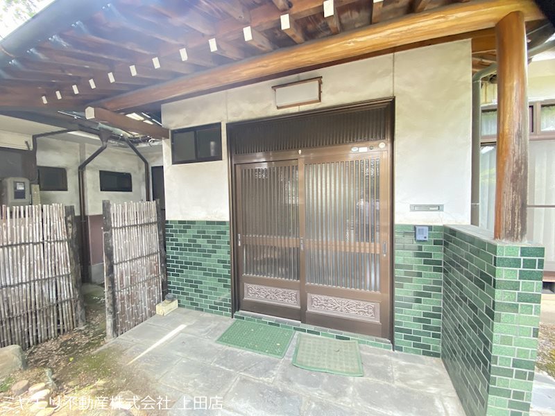 【契約済】上田市生田　中古戸建 現地写真（玄関）