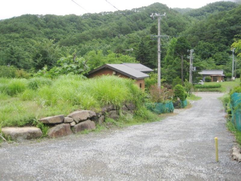 佐久市内山　土地 現地写真（前面道路含む現地写真）