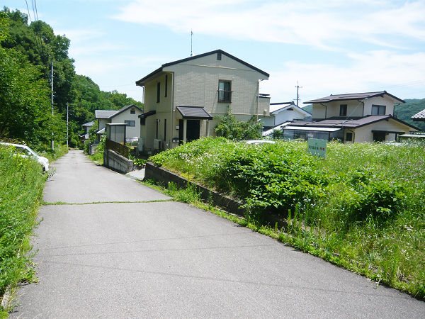小諸市丙　土地 現地写真（前面道路含む現地写真）