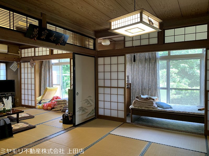 坂城町坂城　中古戸建 内観写真（リビング以外の居室）