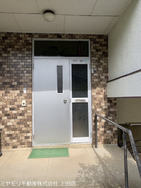 坂城町坂城　中古戸建 現地写真（玄関）