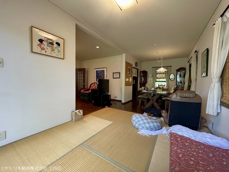 上田市腰越　中古戸建 内観写真（リビング）
