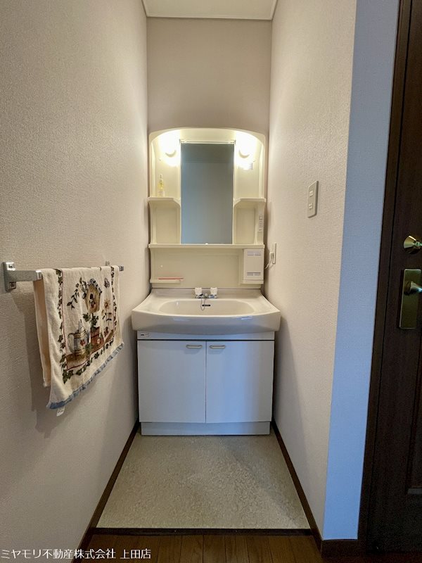 上田市腰越　中古戸建 内観写真（洗面台・洗面所）