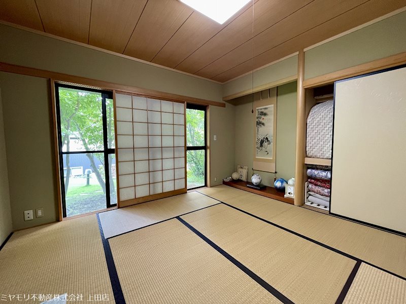 上田市腰越　中古戸建 内観写真（リビング以外の居室）