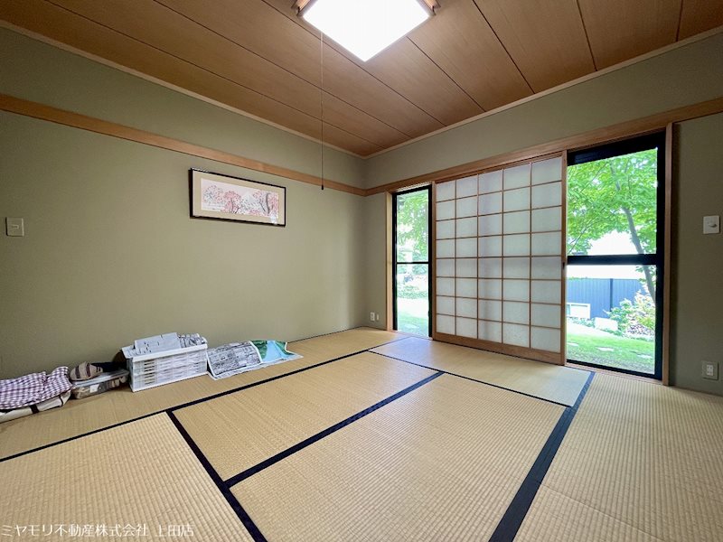上田市腰越　中古戸建 内観写真（リビング以外の居室）