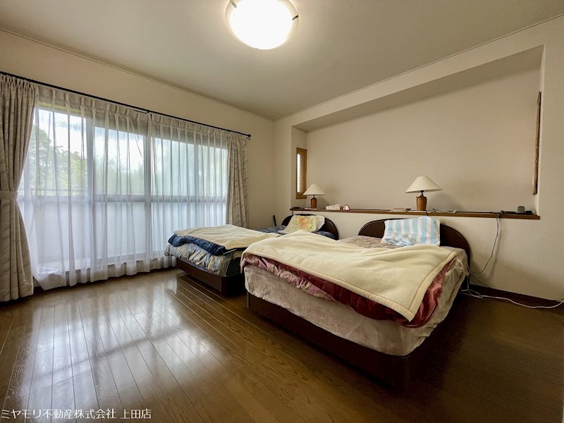 上田市腰越　中古戸建 内観写真（リビング以外の居室）