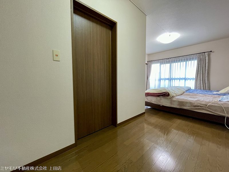 上田市腰越　中古戸建 内観写真（リビング以外の居室）