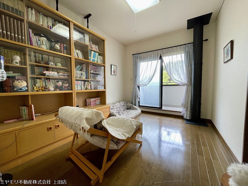 上田市腰越　中古戸建 内観写真（リビング以外の居室）
