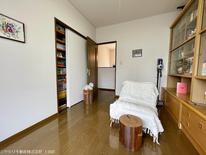 上田市腰越　中古戸建 内観写真（リビング以外の居室）