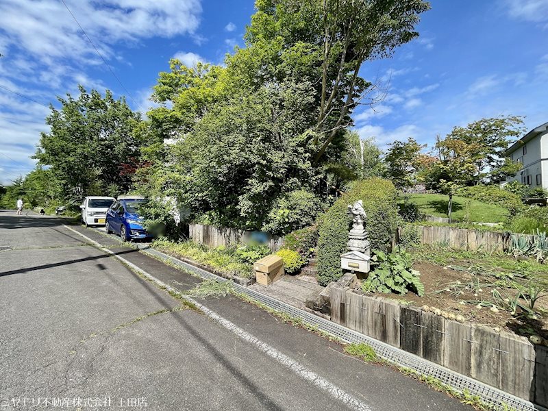 上田市腰越　中古戸建 現地写真（駐車場）