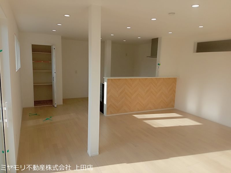 東御市和　中古住宅 内観写真（リビング）