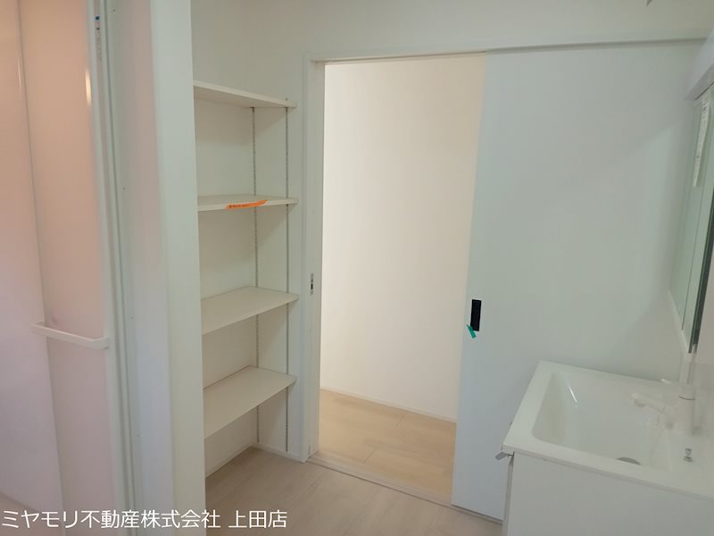 東御市和　中古住宅 内観写真（洗面台・洗面所）
