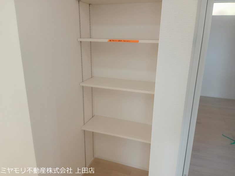 東御市和　中古住宅 内観写真（収納）