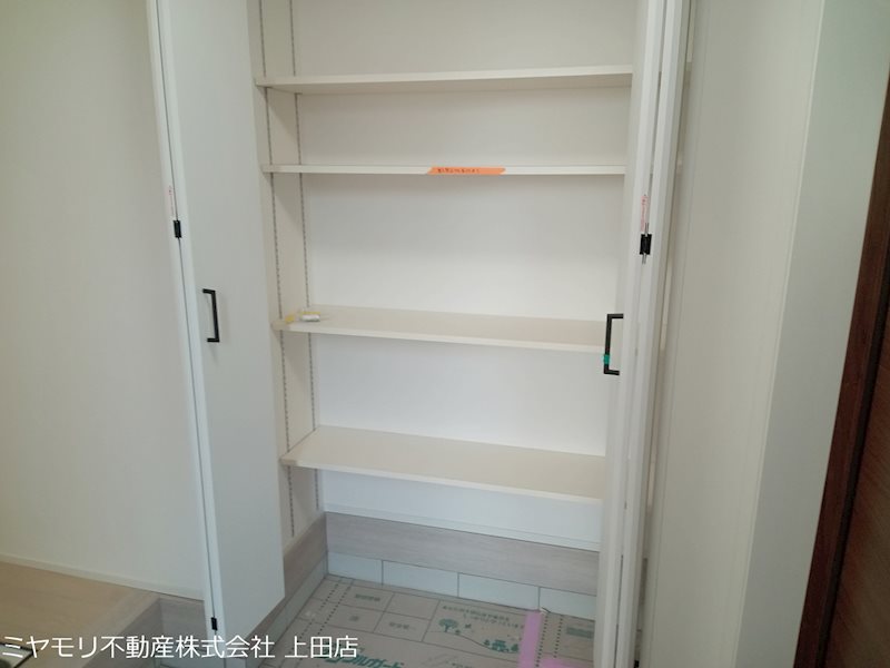 東御市和　中古住宅 内観写真（収納）