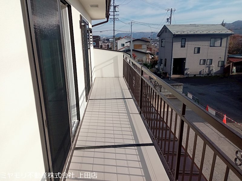 東御市和　中古住宅 現地写真（バルコニー）