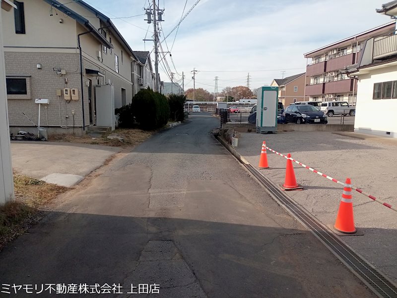東御市和　中古住宅 現地写真（前面道路含む現地写真）