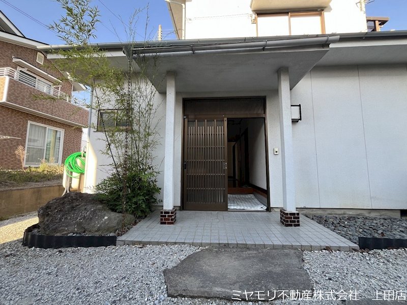 上田市古里　中古住宅 現地写真（玄関）