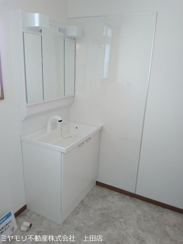 坂城町上平　中古戸建 内観写真（洗面台・洗面所）