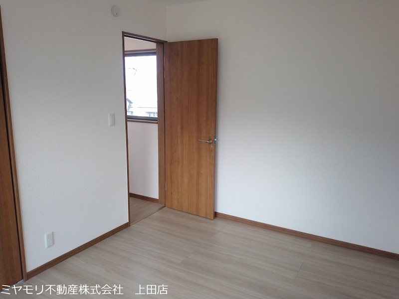 坂城町上平　中古戸建 内観写真（リビング以外の居室）