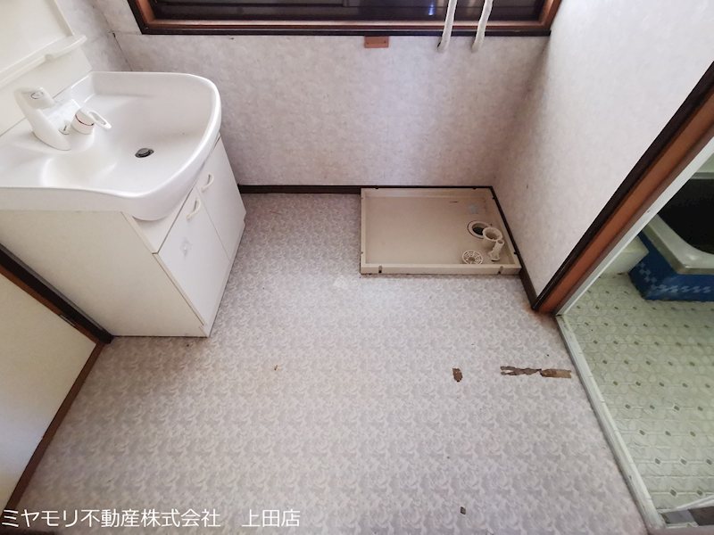 上田市古安曽　中古戸建 内観写真（洗面台・洗面所）