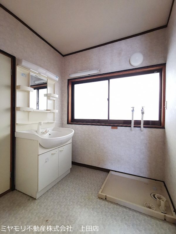 上田市古安曽　中古戸建 内観写真（洗面台・洗面所）