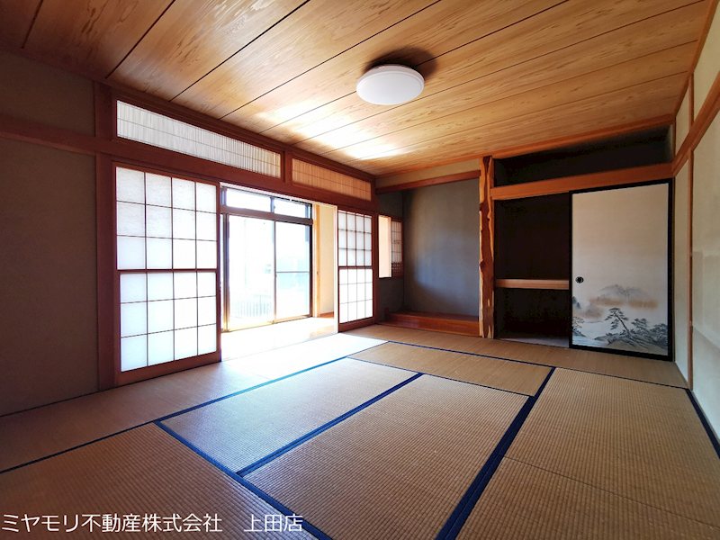 上田市古安曽　中古戸建 内観写真（リビング以外の居室）