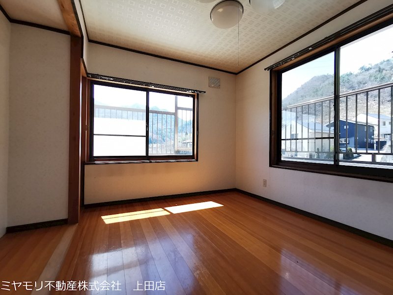 上田市古安曽　中古戸建 内観写真（リビング以外の居室）