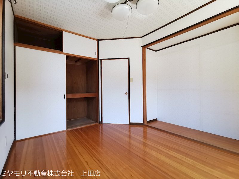 上田市古安曽　中古戸建 内観写真（リビング以外の居室）