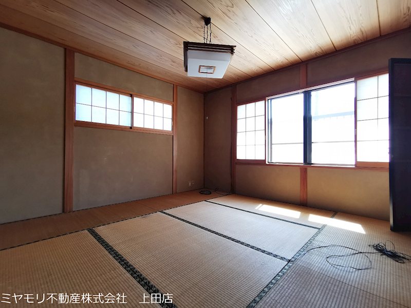 上田市古安曽　中古戸建 内観写真（リビング以外の居室）