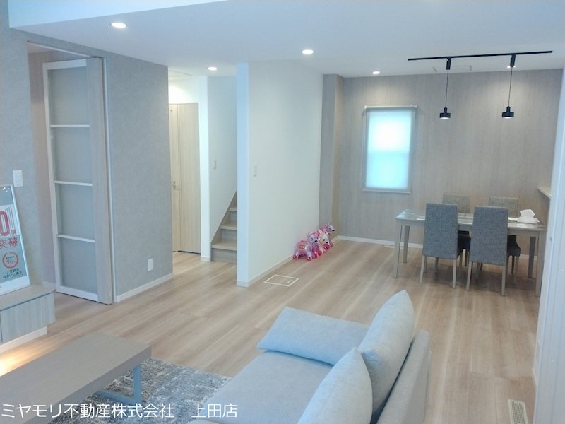 上田市住吉　新築戸建 内観写真（リビング）