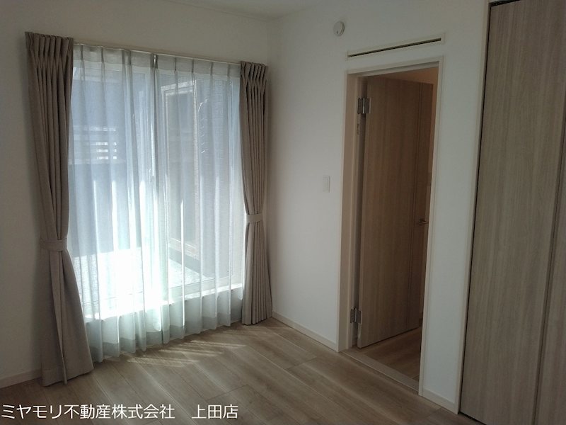 上田市住吉　新築戸建 内観写真（リビング以外の居室）
