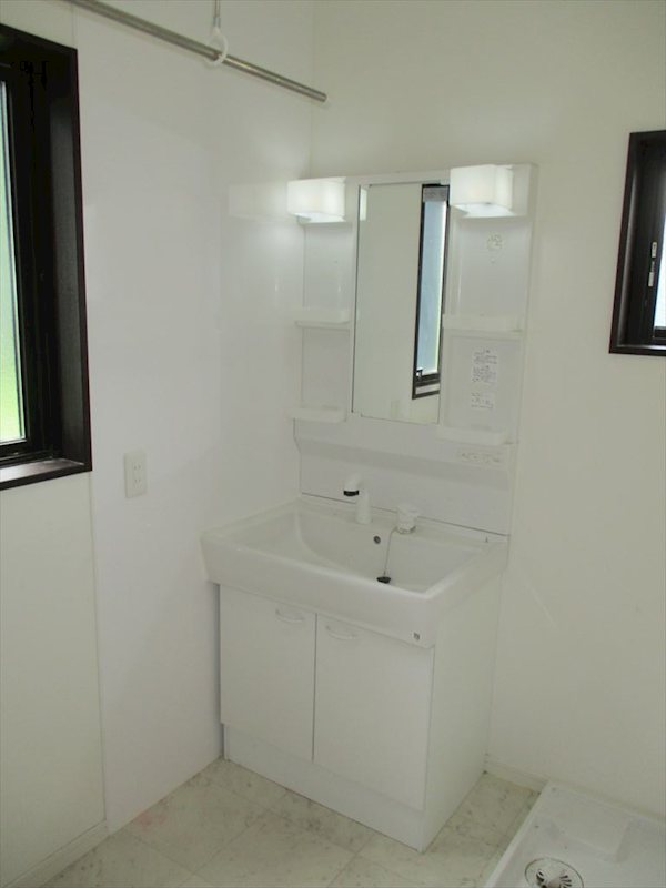 佐久市横根　中古戸建 内観写真（洗面台・洗面所）