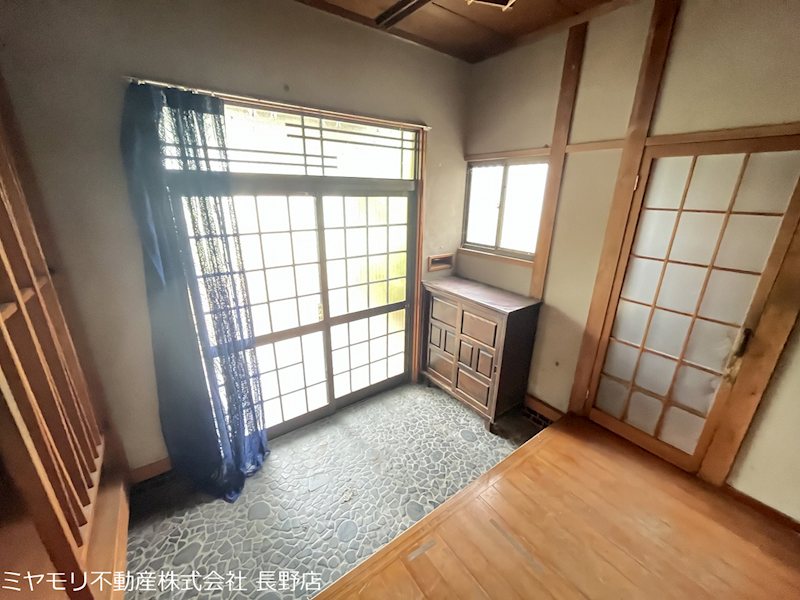 長野県長野市篠ノ井塩崎 現地写真（玄関）