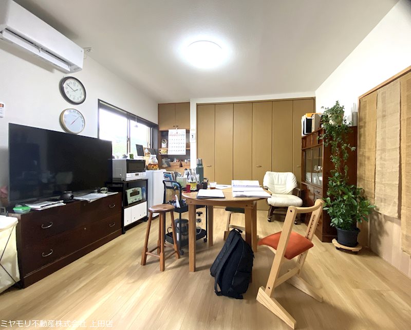 上田市東内　中古戸建 内観写真（リビング）