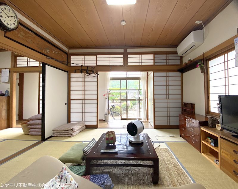 上田市東内　中古戸建 内観写真（リビング以外の居室）