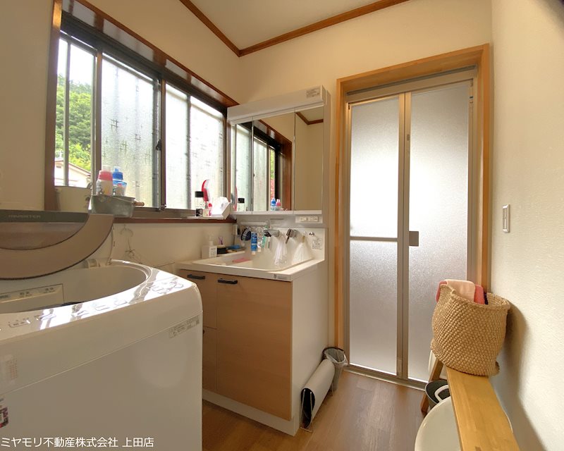 上田市東内　中古戸建 内観写真（洗面台・洗面所）