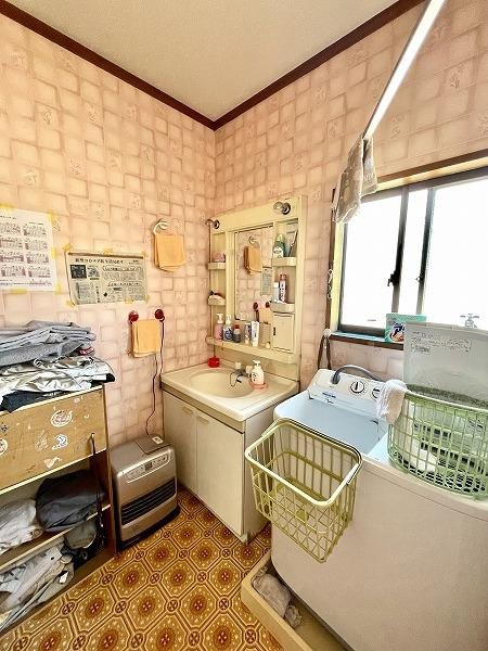 佐久市伴野　中古戸建 内観写真（洗面台・洗面所）